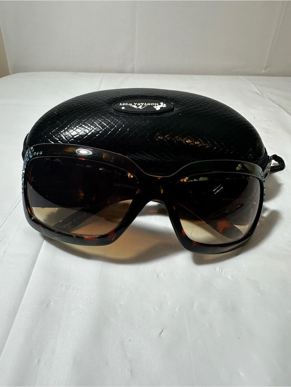 Tortoise Frame Sunglasses with Turquoise Bead Detailing WESTERN Wear from Wy